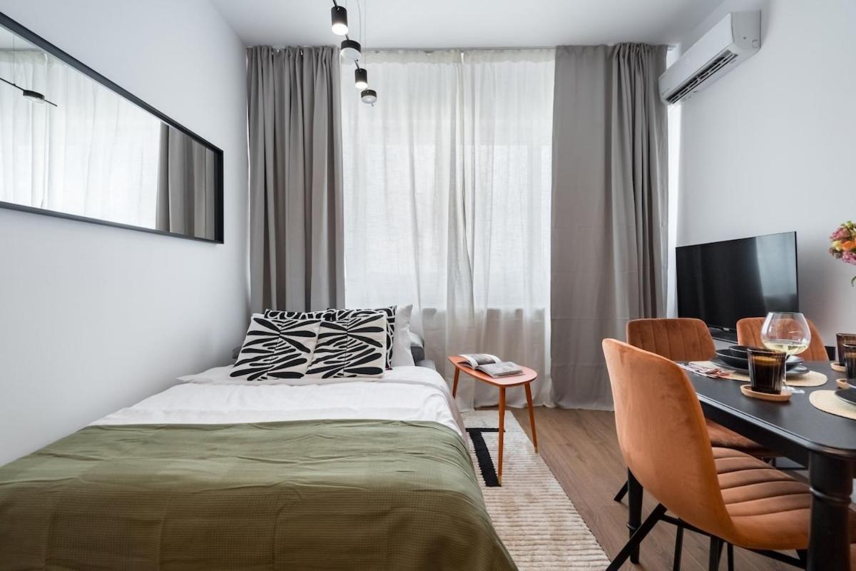 Apartament Stunning Views 2br Flat - Location - Terrace Bucureşti