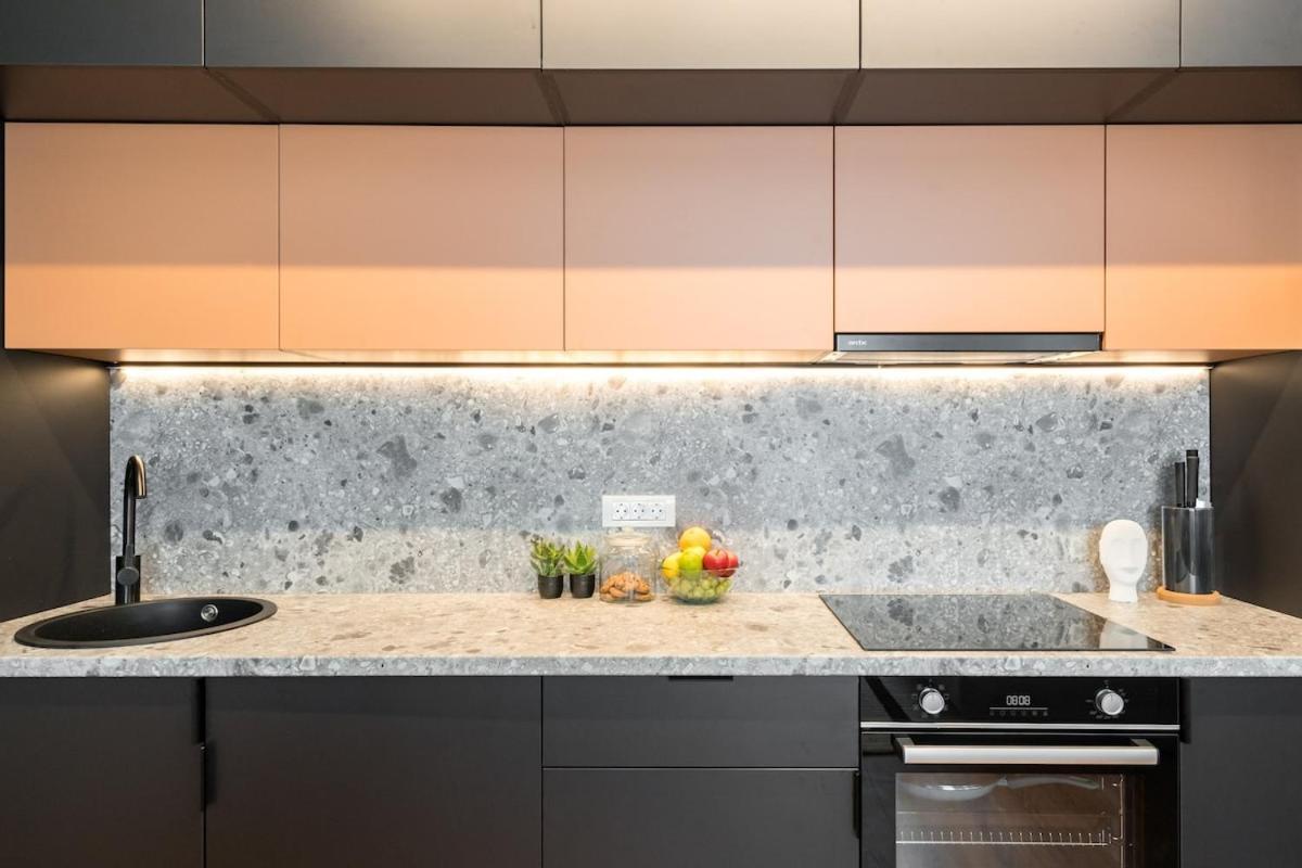 Apartament Stunning Views 2br Flat - Location - Terrace Bucureşti