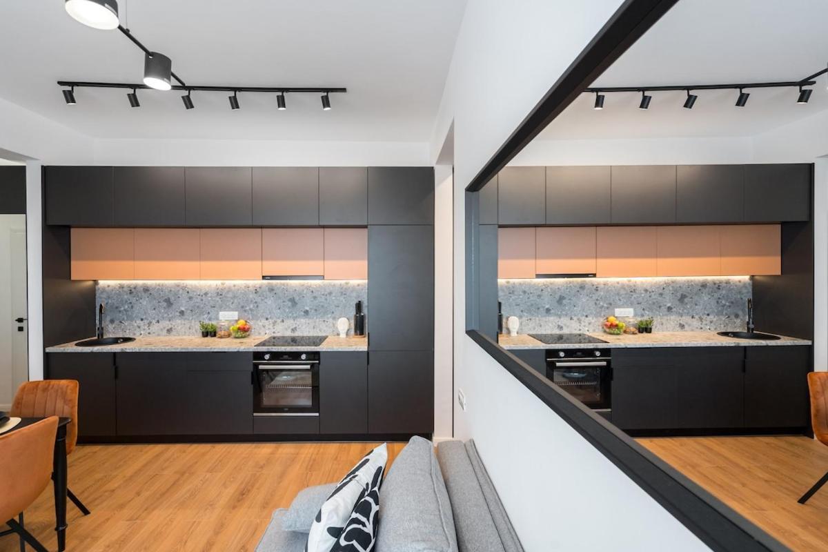 Apartament Stunning Views 2br Flat - Location - Terrace Bucureşti